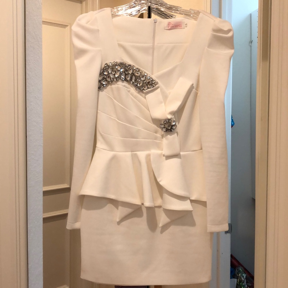 White long sleeve mini dress